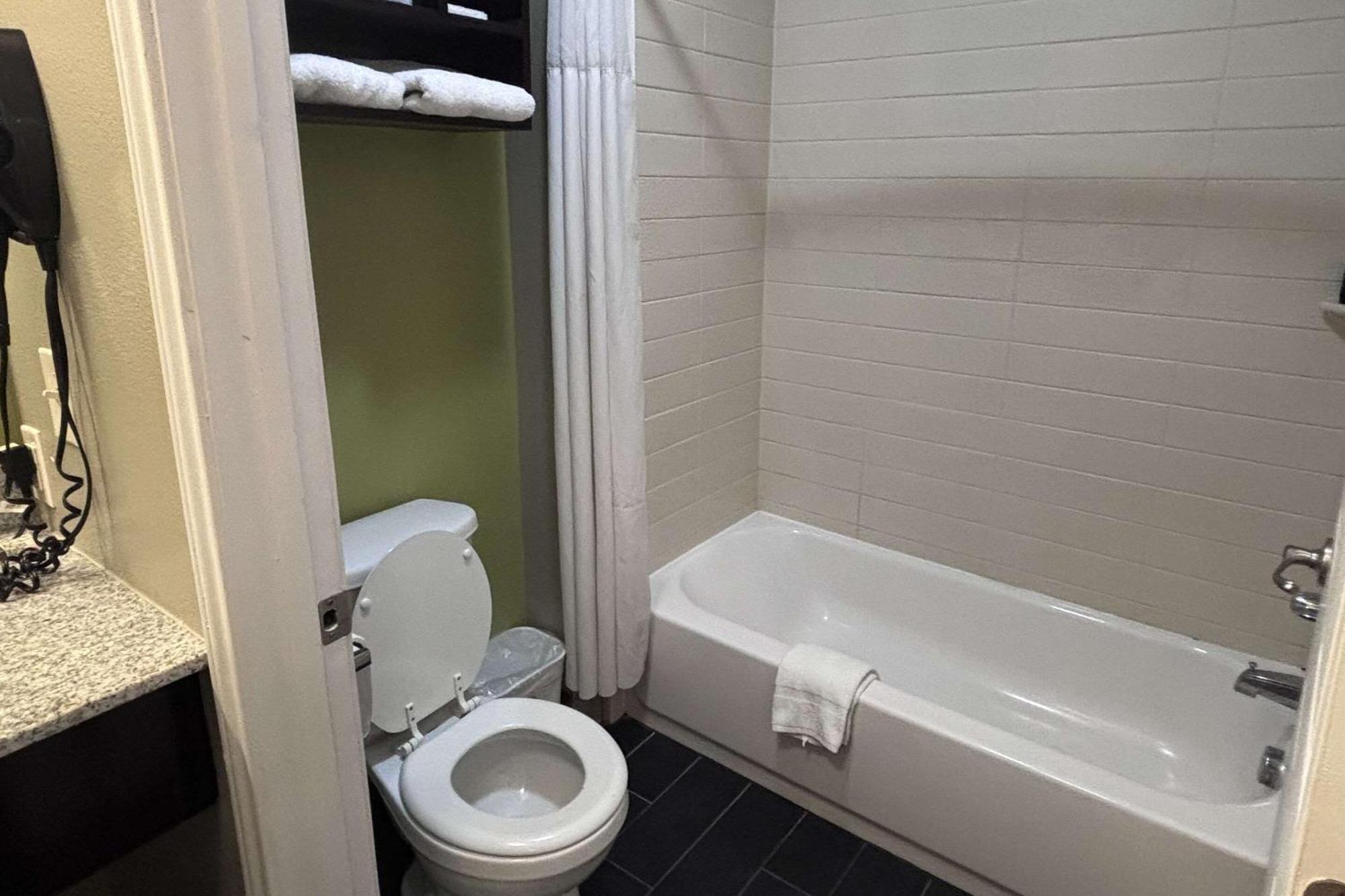 Rodeway Inn Dilley Εξωτερικό φωτογραφία