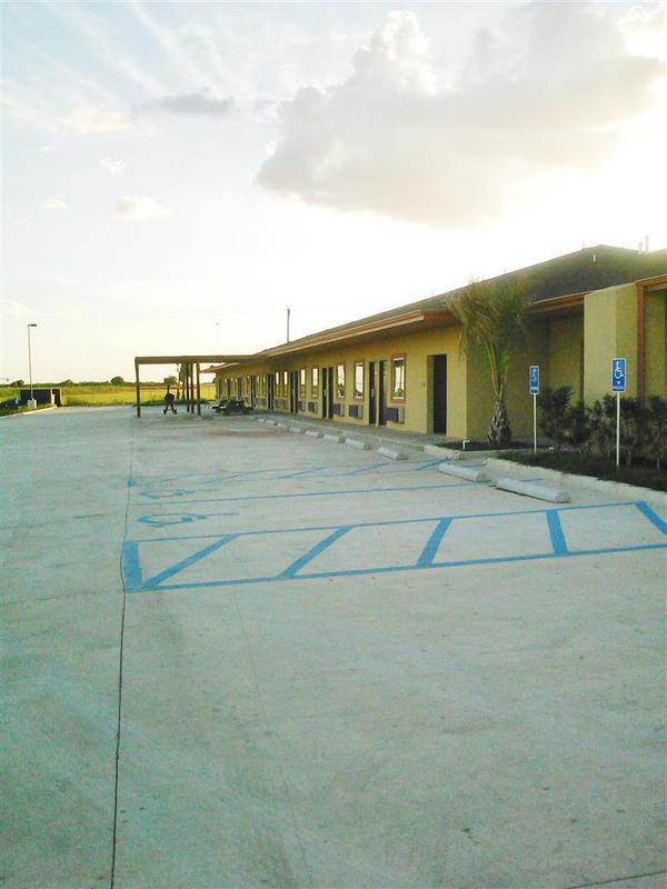 Rodeway Inn Dilley Εξωτερικό φωτογραφία